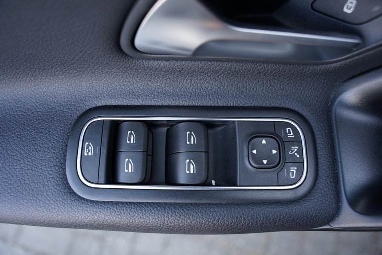 Vehicle Image 38