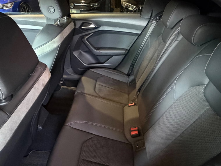 Vehicle Image 39