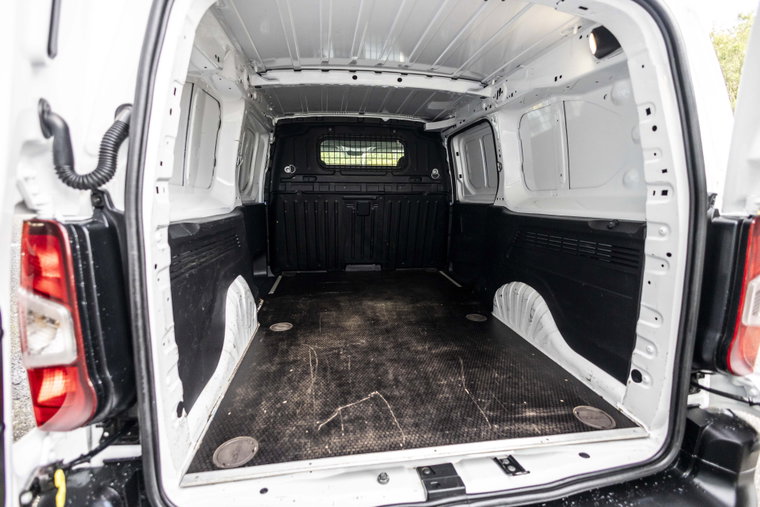 Vehicle Image 16