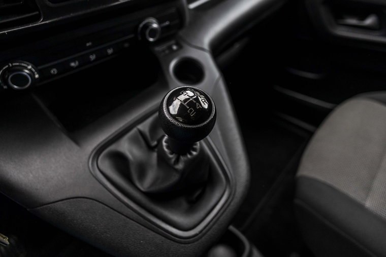Vehicle Image 25
