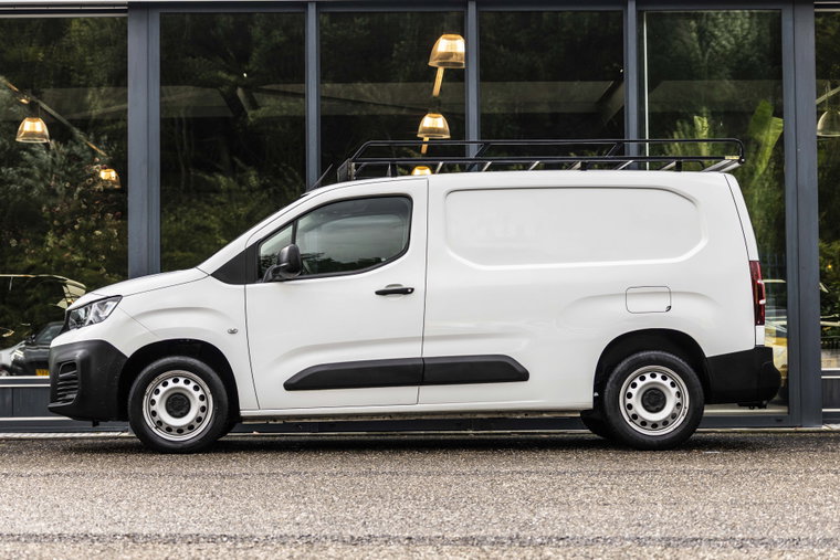 Vehicle Image 8