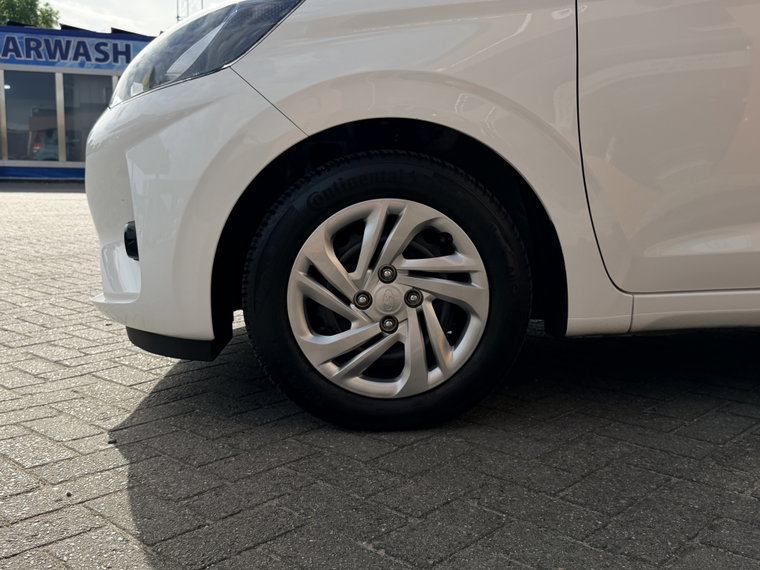 Vehicle Image 25