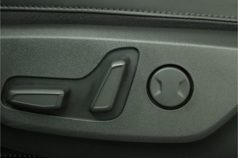 Vehicle Image 42