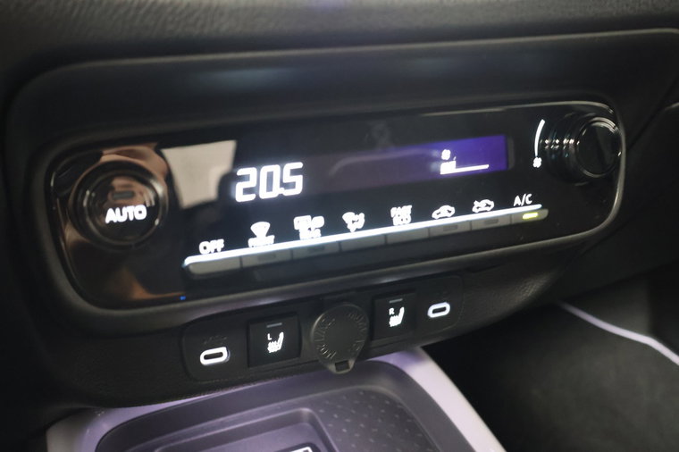 Vehicle Image 24