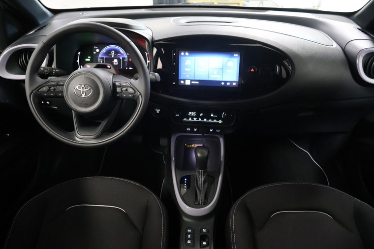 Vehicle Image 6