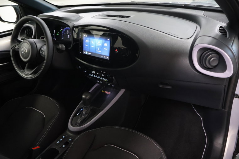 Vehicle Image 7