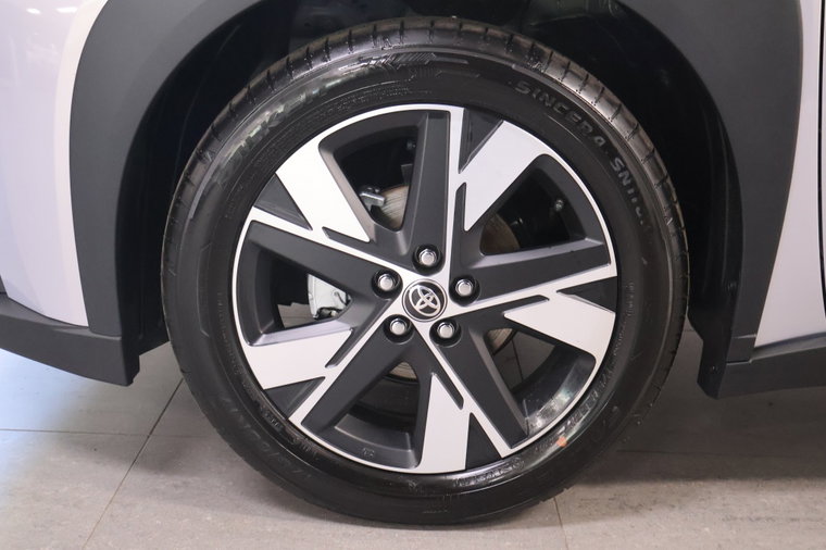 Vehicle Image 8