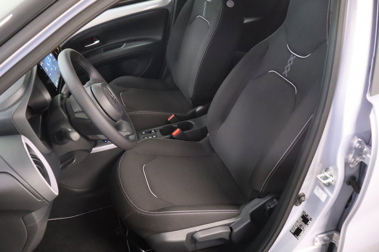 Vehicle Image 9
