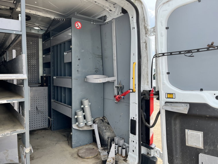 Vehicle Image 16