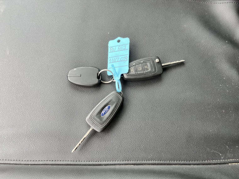 Vehicle Image 32