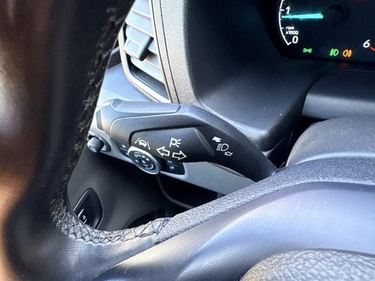 Vehicle Image 25
