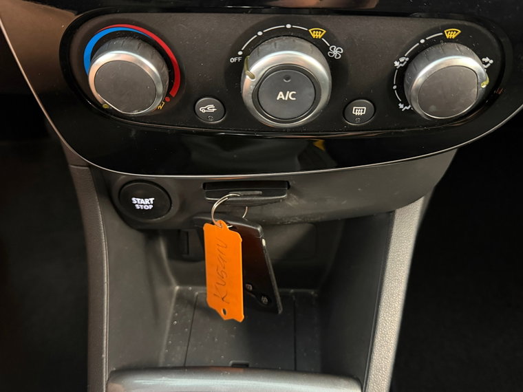 Vehicle Image 26