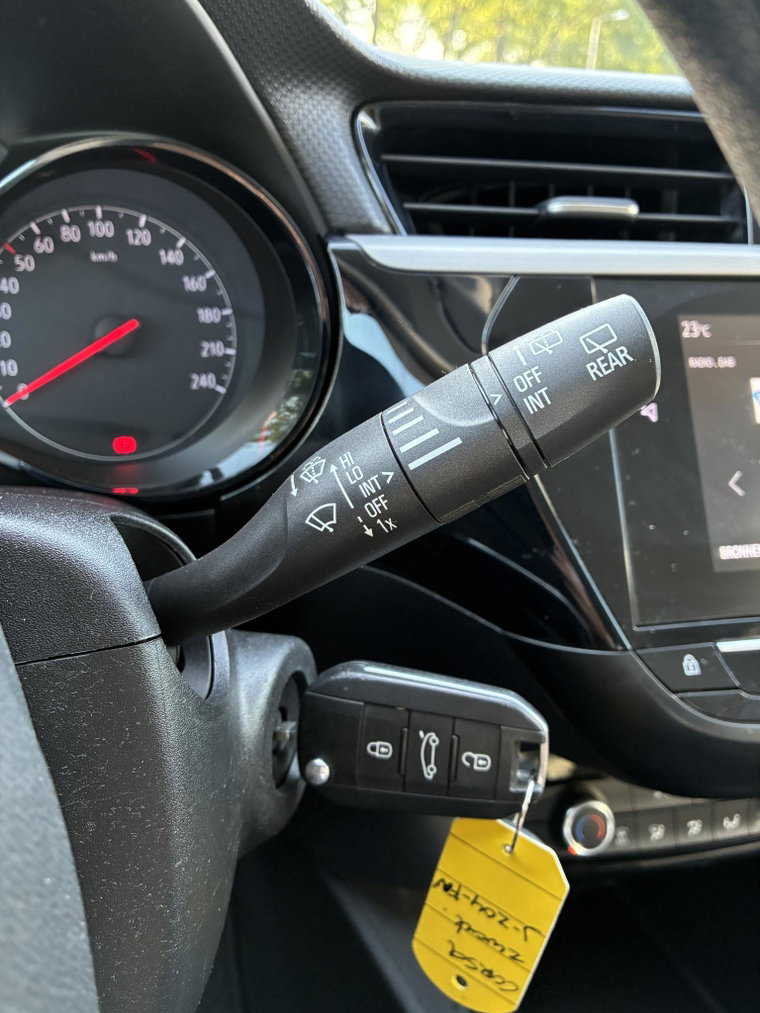 Vehicle Image 32