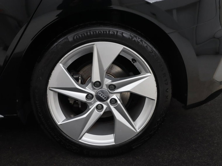 Vehicle Image 25