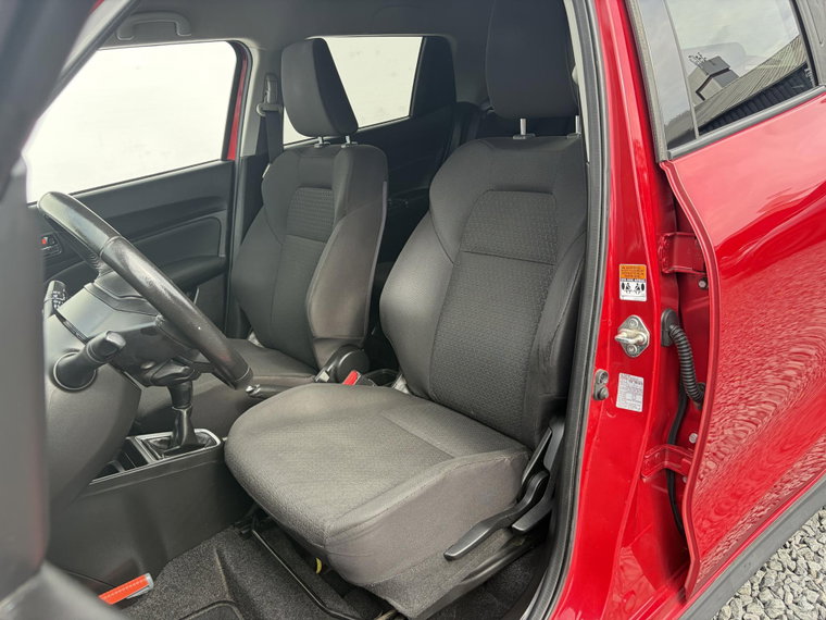 Vehicle Image 12