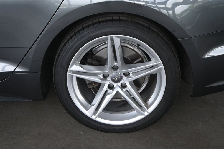 Vehicle Image 14