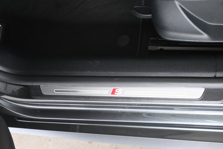 Vehicle Image 30