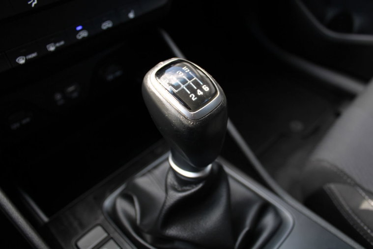 Vehicle Image 25