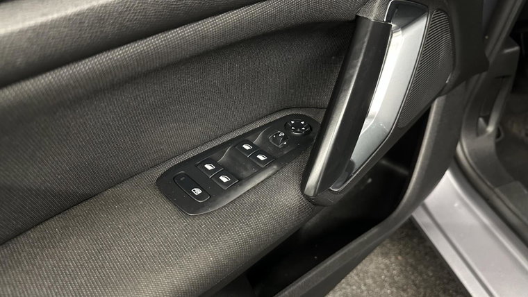 Vehicle Image 24