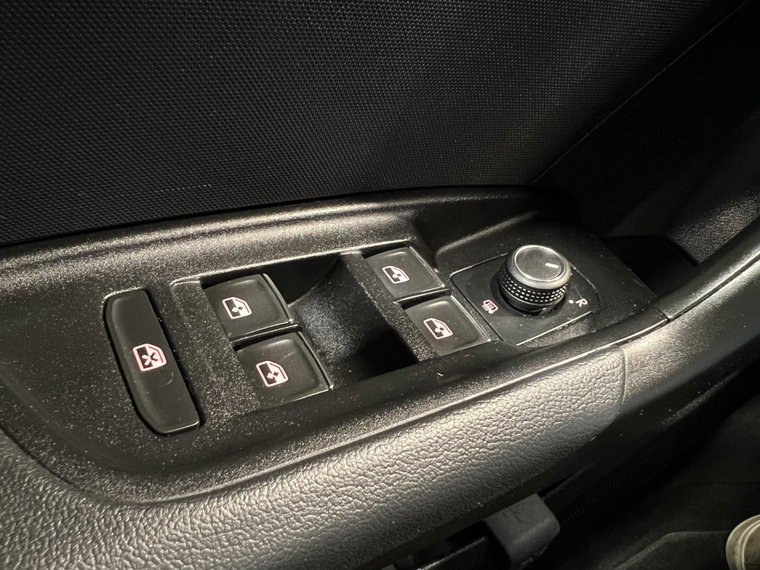 Vehicle Image 27