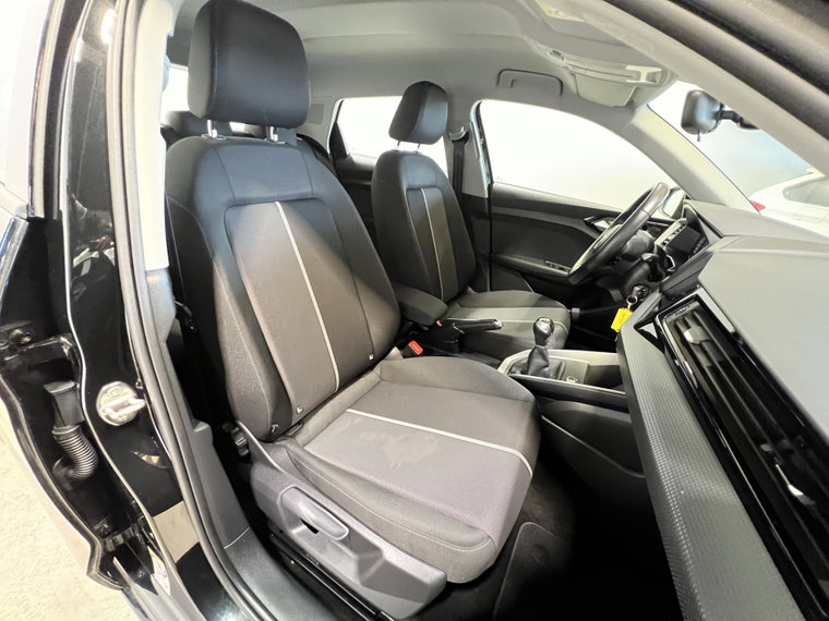 Vehicle Image 30