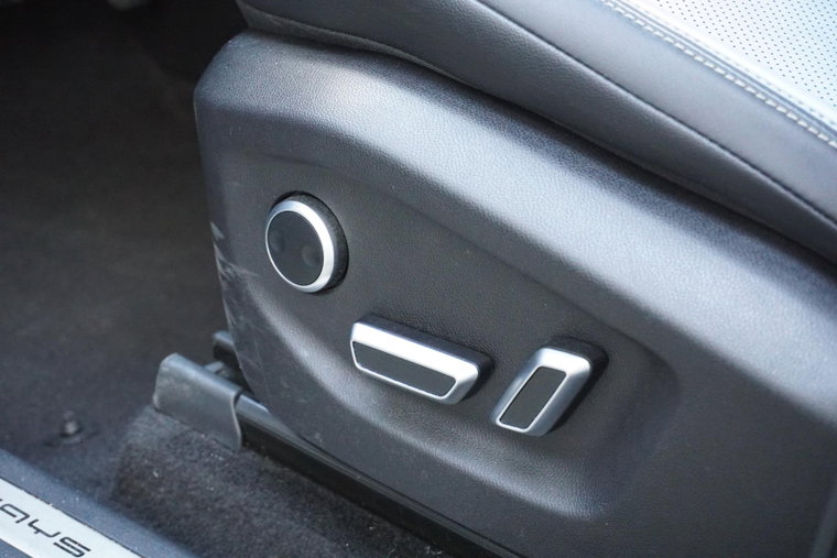 Vehicle Image 30
