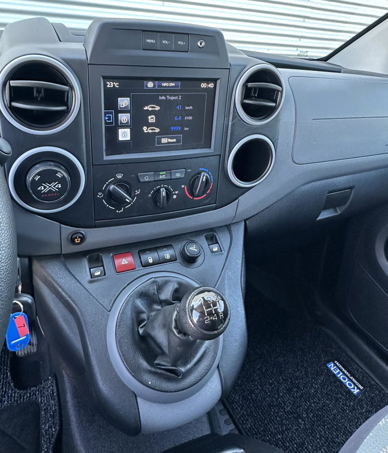 Vehicle Image 13