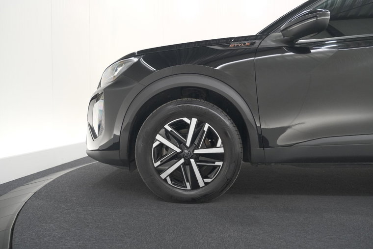 Vehicle Image 15