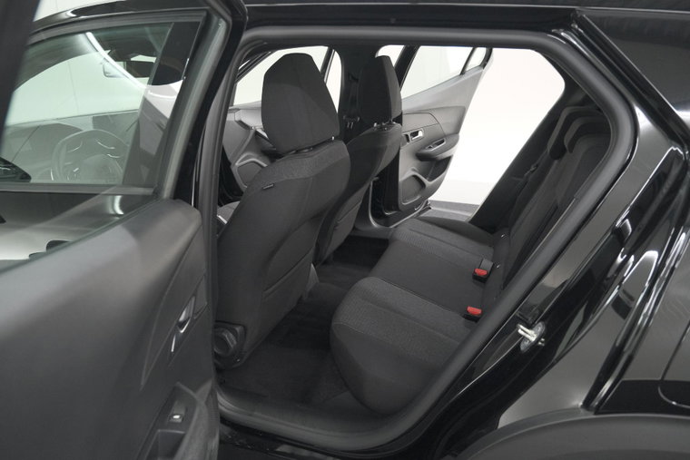 Vehicle Image 25