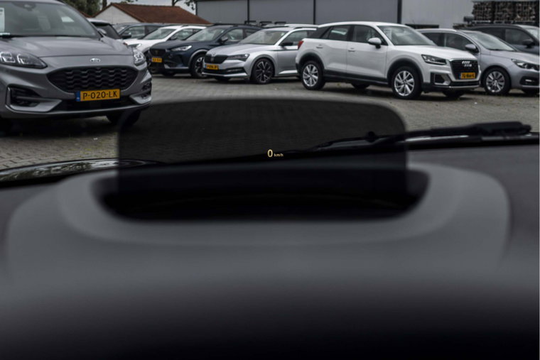 Vehicle Image 25