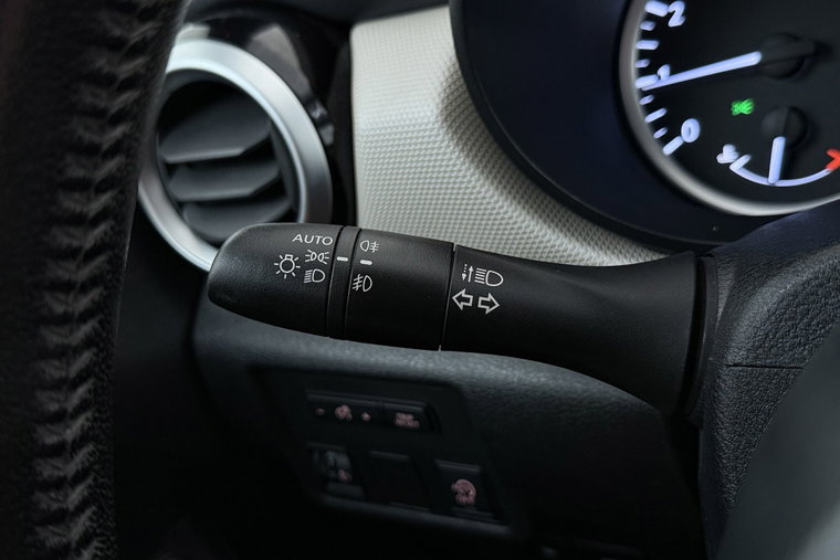 Vehicle Image 25