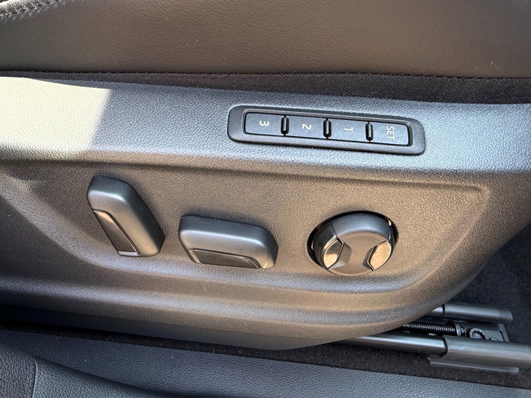 Vehicle Image 38