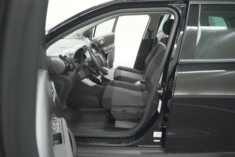 Vehicle Image 23
