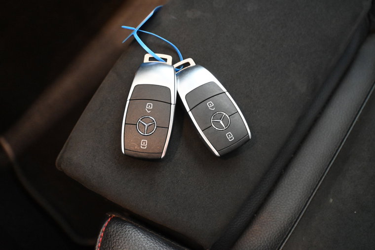 Vehicle Image 25