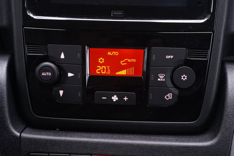 Vehicle Image 32