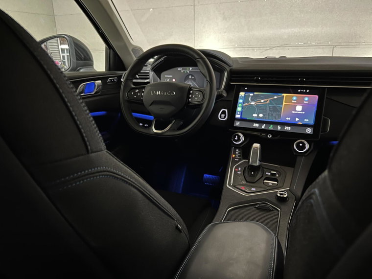 Vehicle Image 25