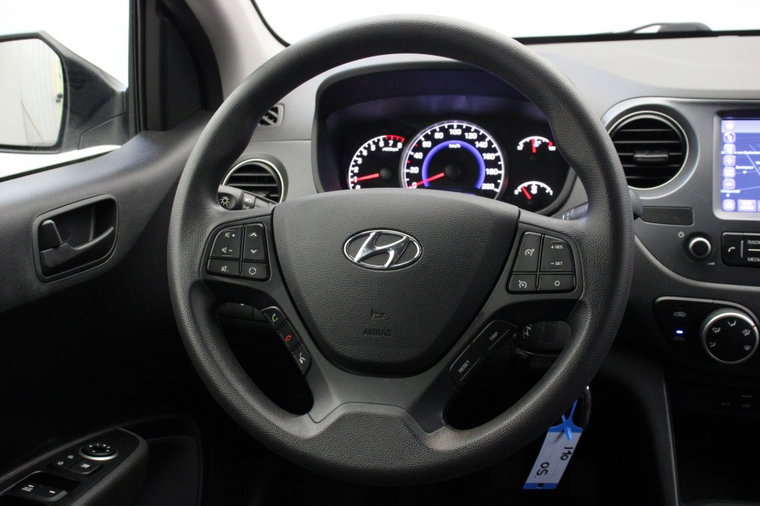 Vehicle Image 16