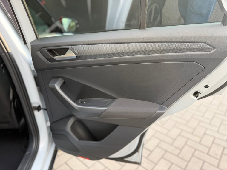 Vehicle Image 26