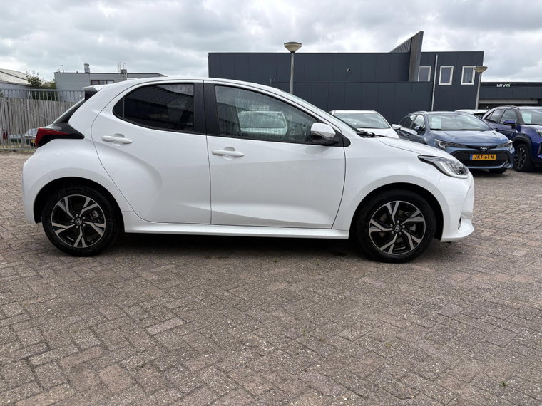Vehicle Image 5