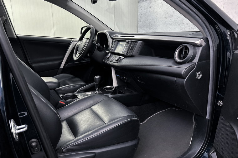 Vehicle Image 32