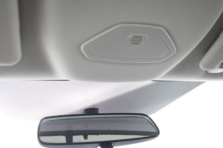 Vehicle Image 32