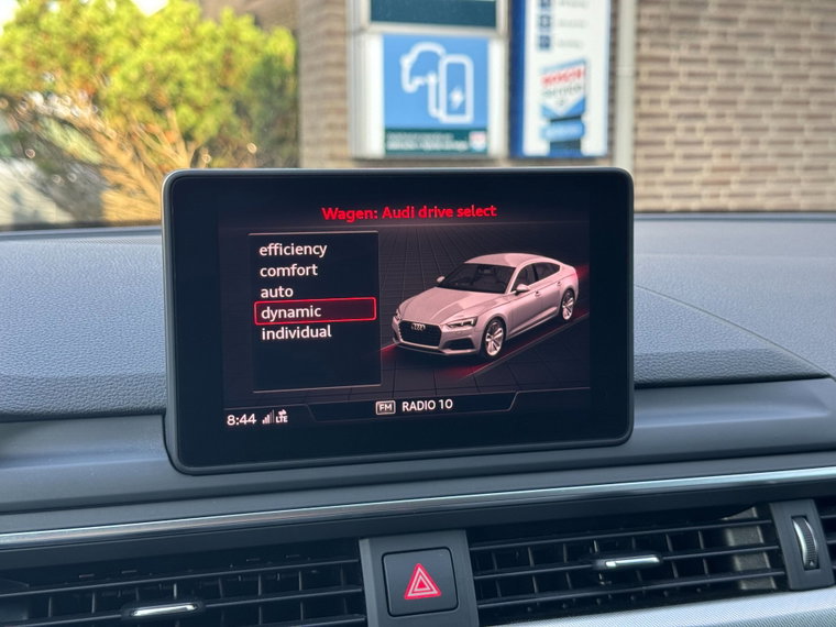 Vehicle Image 30