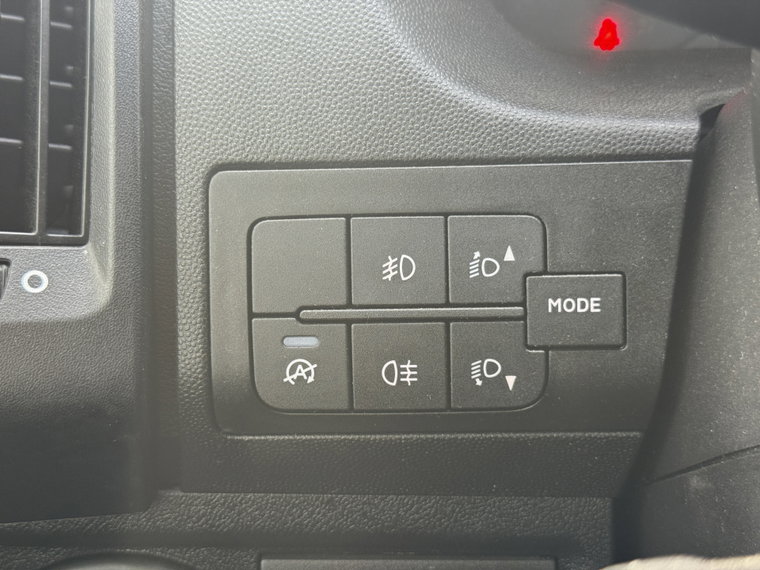 Vehicle Image 28