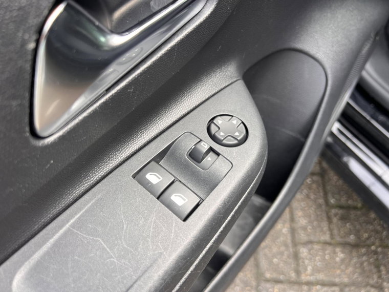 Vehicle Image 37