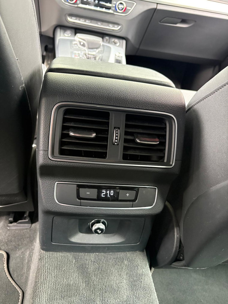 Vehicle Image 27