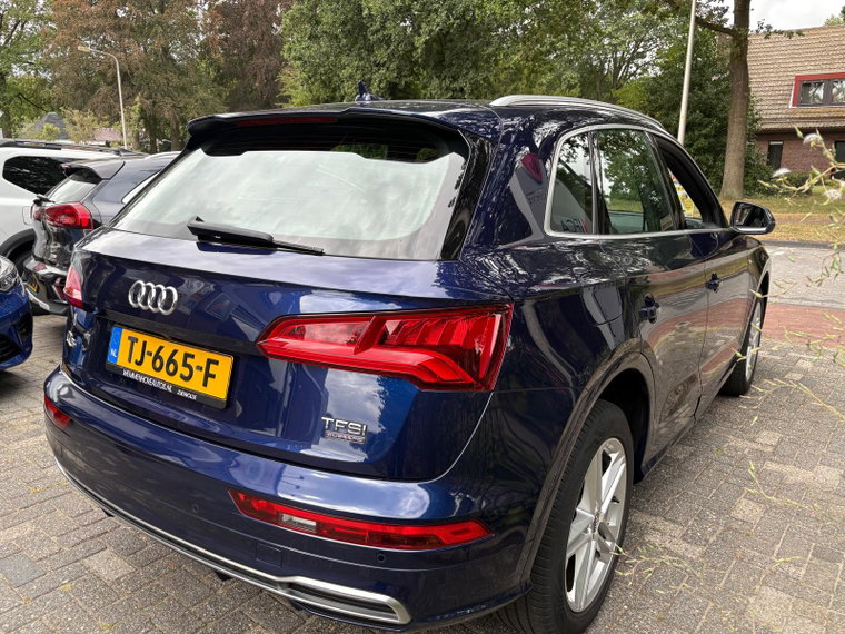 Vehicle Image 32