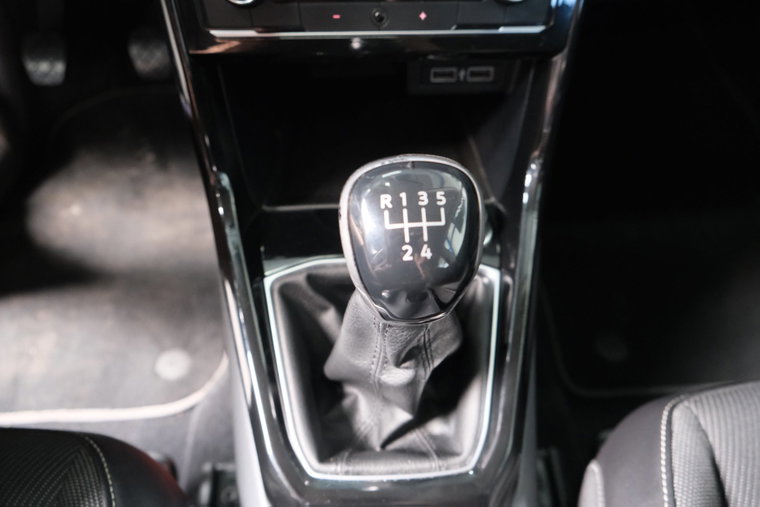 Vehicle Image 22