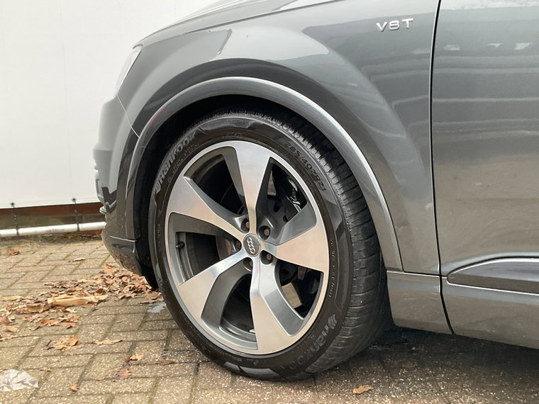Vehicle Image 23