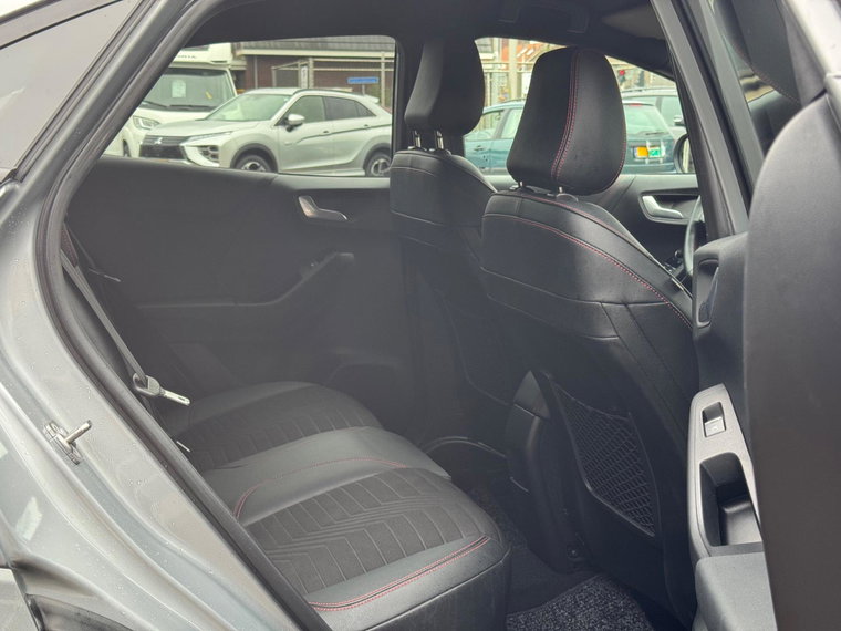 Vehicle Image 28