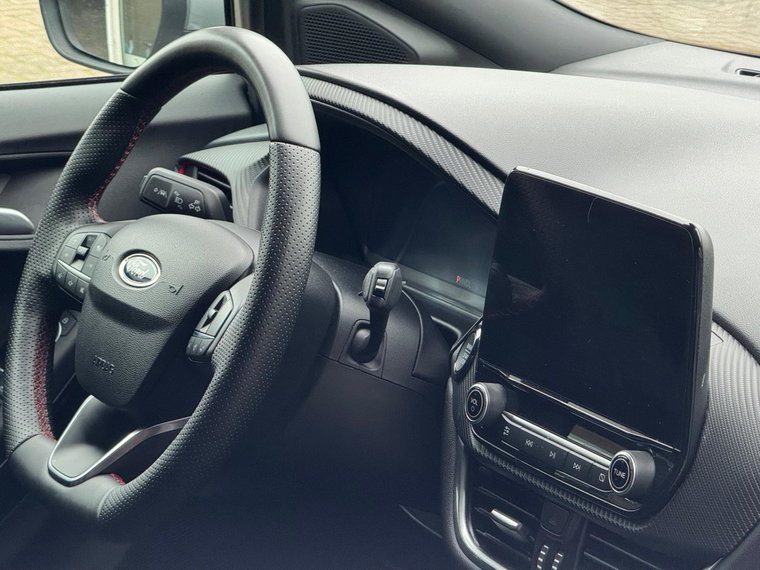 Vehicle Image 32
